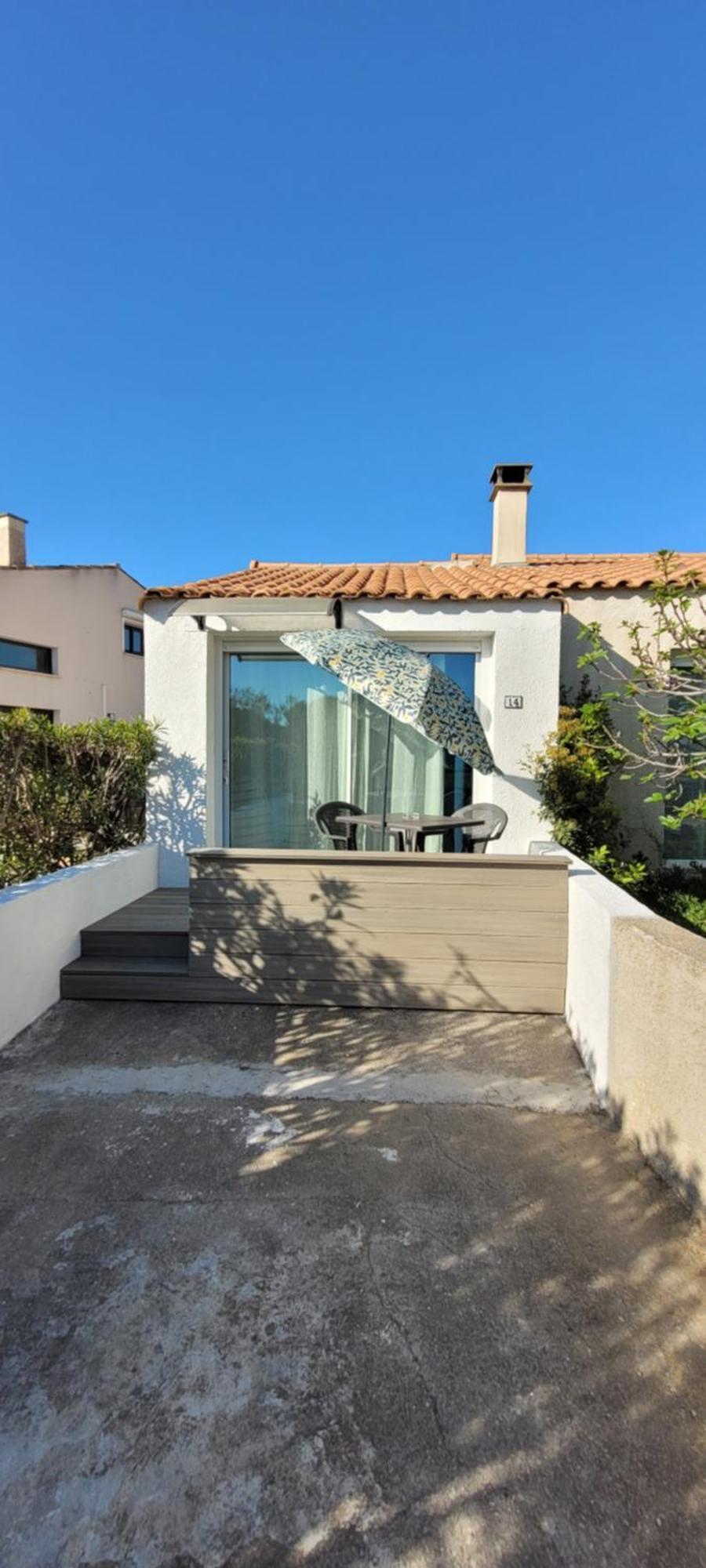 Meze Avec Vue Face A L'Etang Villa Exterior photo